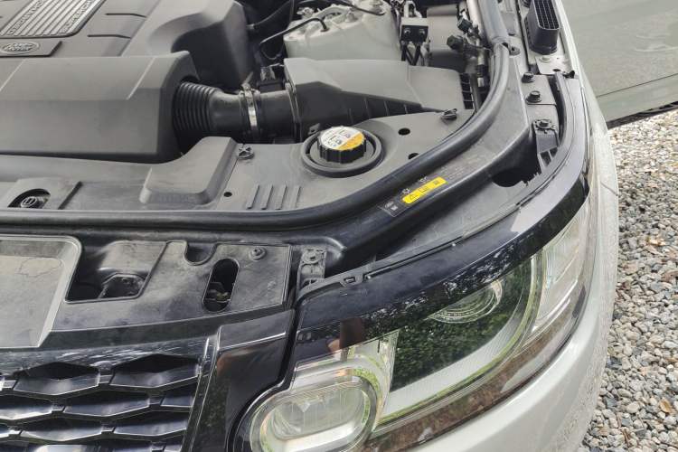 Used Land Rover Range Sport 2014 3.0 SC V6 HSE DYNAMIC Engine Bay Left