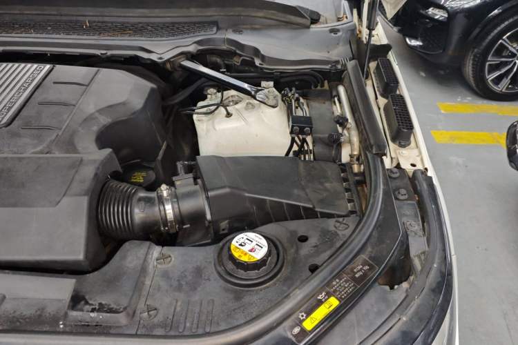 Used Land Rover Range Sport 2014 3.0 SC V6 HSE DYNAMIC Engine Bay Left
