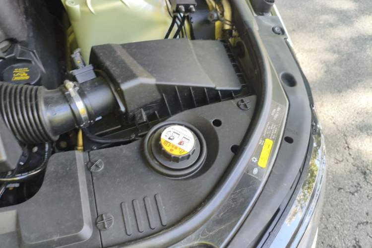 Used Land Rover Range Sport 2014 3.0 SC V6 HSE DYNAMIC Engine Bay Left
