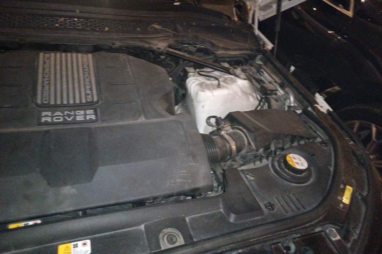 Used Land Rover Range Sport 2014 3.0 SC V6 HSE DYNAMIC Engine Bay Left