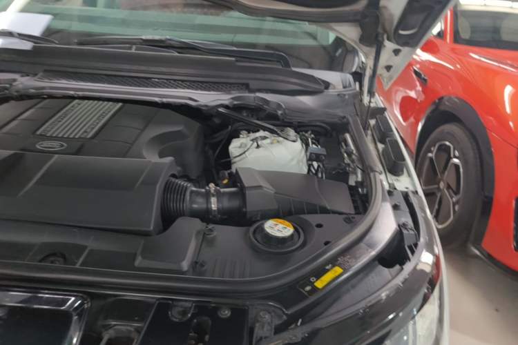 Used Land Rover Range Sport 2014 3.0 SC V6 HSE DYNAMIC Engine Bay Left