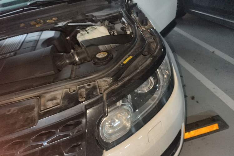 Used Land Rover Range Sport 2014 3.0 SC V6 HSE Engine Bay Left