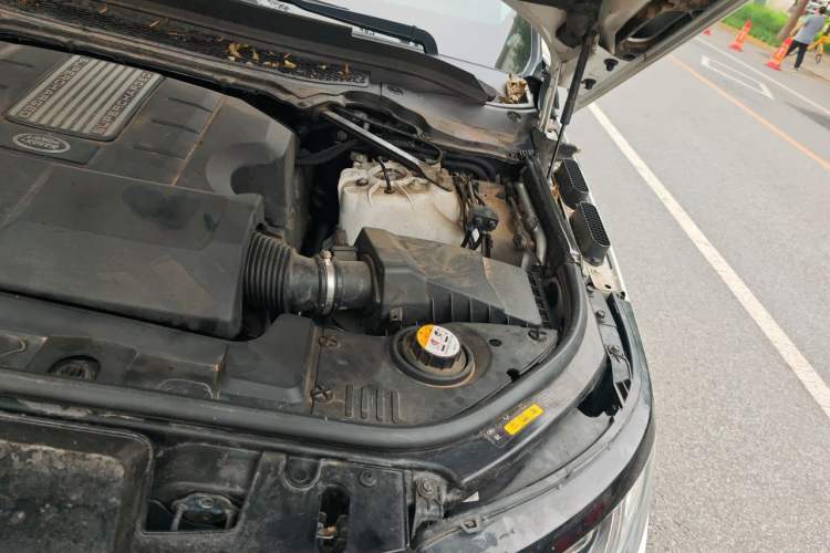 Used Land Rover Range Sport 2014 3.0 SC V6 HSE DYNAMIC Engine Bay Left