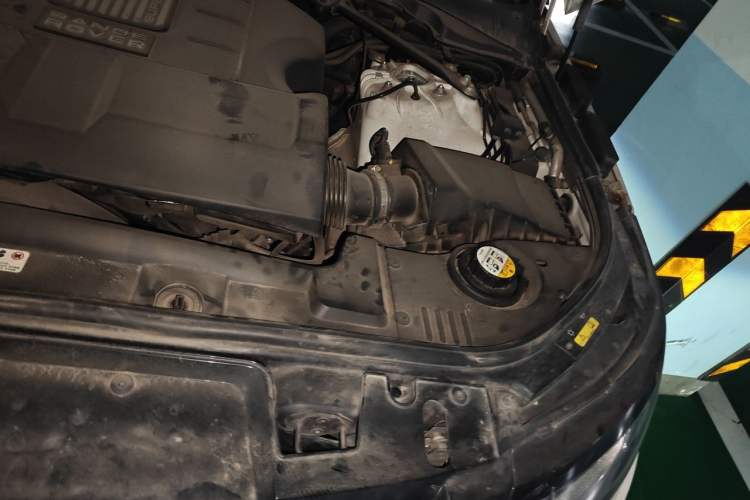 Used Land Rover Range Sport 2014 3.0 SC V6 HSE DYNAMIC Engine Bay Left