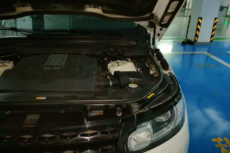 Used Land Rover Range Sport 2014 3.0 SC V6 HSE DYNAMIC Engine Bay Left