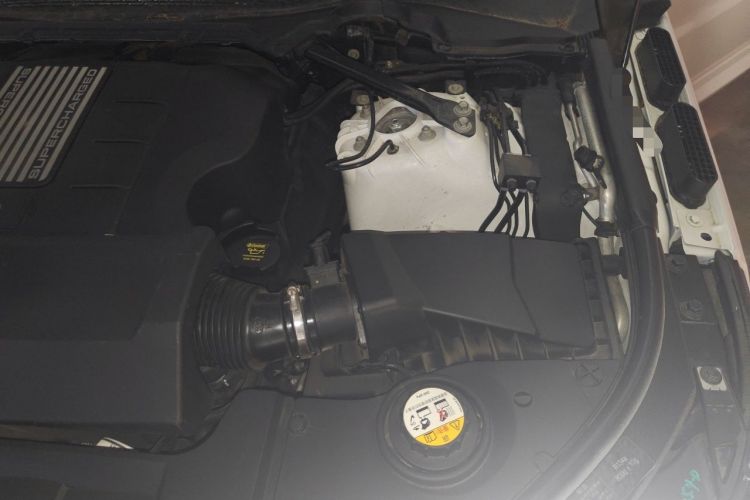 Used Land Rover Range Sport 2014 3.0 SC V6 HSE Engine Bay Left
