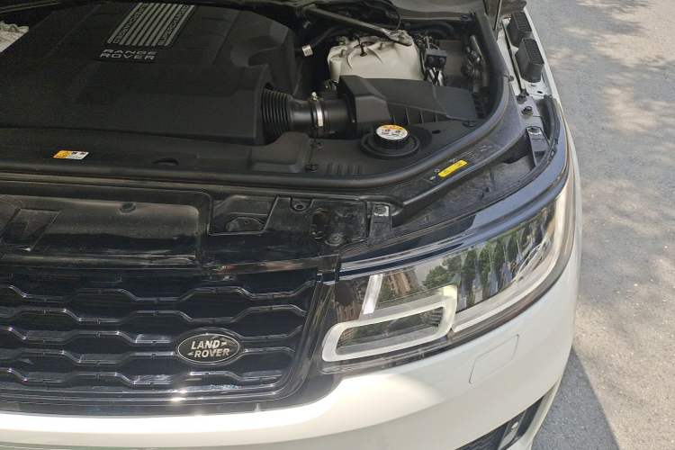 Used Land Rover Range Sport 2014 3.0 SC V6 HSE DYNAMIC Engine Bay Left