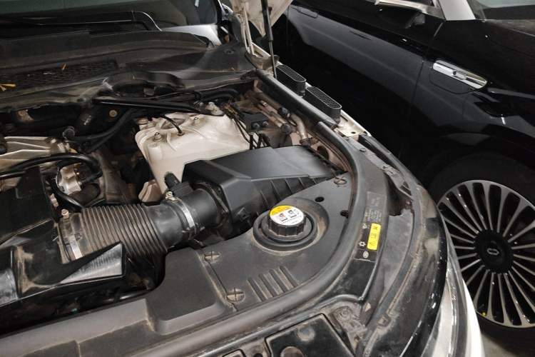 Used Land Rover Range Sport 2014 3.0 SC V6 HSE DYNAMIC Engine Bay Left