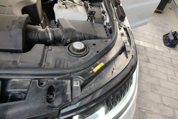 Used Land Rover Range Sport 2014 3.0 SC V6 HSE DYNAMIC Engine Bay Left