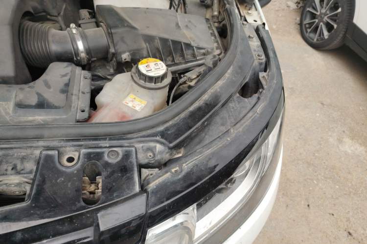 Used Land Rover Range Sport 2014 3.0 SC V6 HSE Engine Bay Left