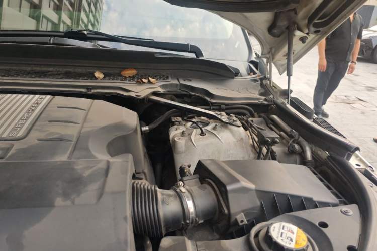 Used Land Rover Range Sport 2014 3.0 SC V6 HSE DYNAMIC Engine Bay Left