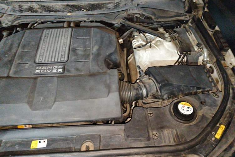 Used Land Rover Range Sport 2014 3.0 SC V6 HSE Engine Bay Left