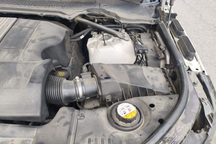 Used Land Rover Range Sport 2014 3.0 SC V6 HSE DYNAMIC Engine Bay Left