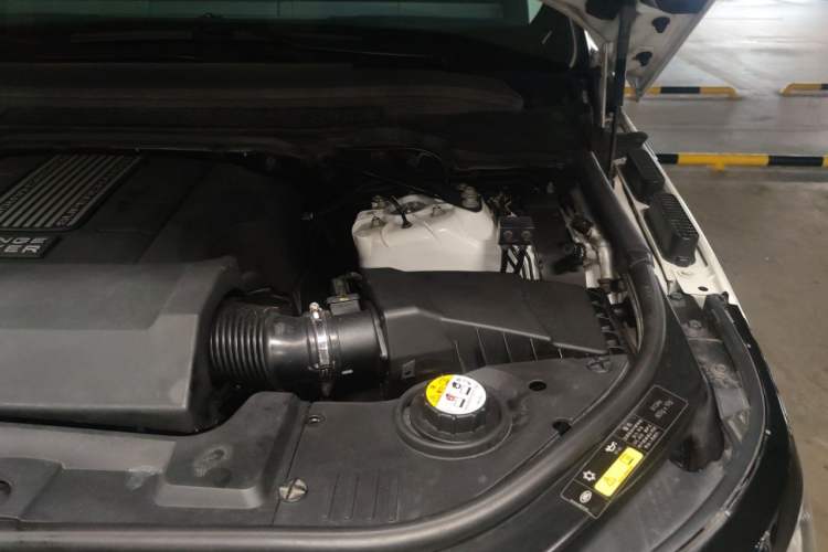 Used Land Rover Range Sport 2014 3.0 SC V6 HSE DYNAMIC Engine Bay Left