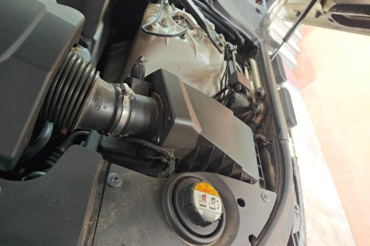 Used Land Rover Range Sport 2014 3.0 SC V6 HSE Engine Bay Left