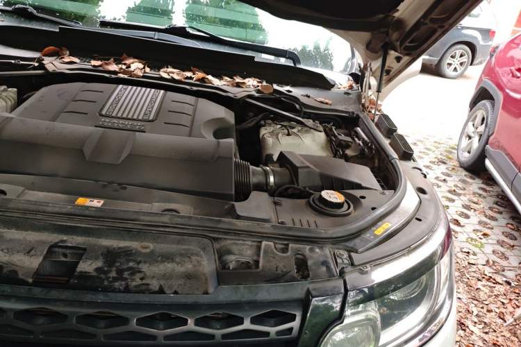 Used Land Rover Range Sport 2014 3.0 SC V6 HSE Engine Bay Left