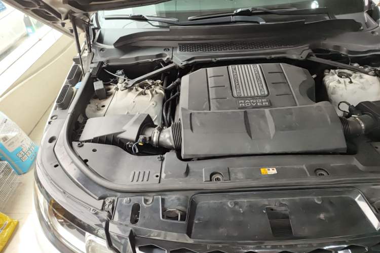 Used Land Rover Range Sport 2014 3.0 SC V6 HSE DYNAMIC Engine Bay Right