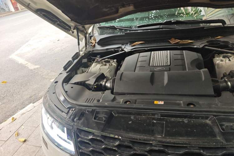 Used Land Rover Range Sport 2014 3.0 SC V6 HSE Engine Bay Right