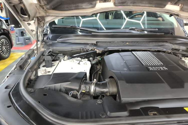 Used Land Rover Range Sport 2014 3.0 SC V6 HSE DYNAMIC Engine Bay Right