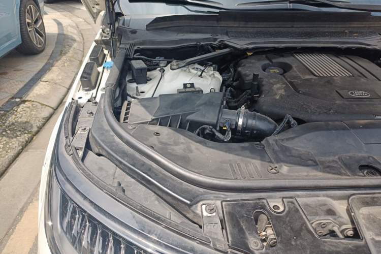 Used Land Rover Range Sport 2014 3.0 SC V6 HSE Engine Bay Right