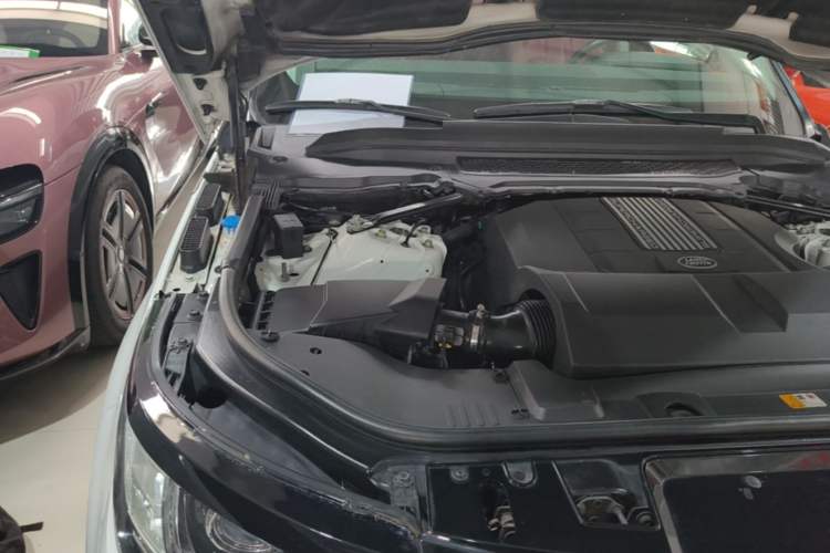 Used Land Rover Range Sport 2014 3.0 SC V6 HSE DYNAMIC Engine Bay Right
