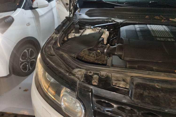 Used Land Rover Range Sport 2014 3.0 SC V6 HSE Engine Bay Right