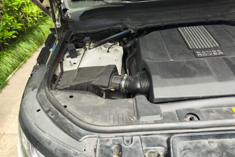 Used Land Rover Range Sport 2014 3.0 SC V6 HSE DYNAMIC Engine Bay Right