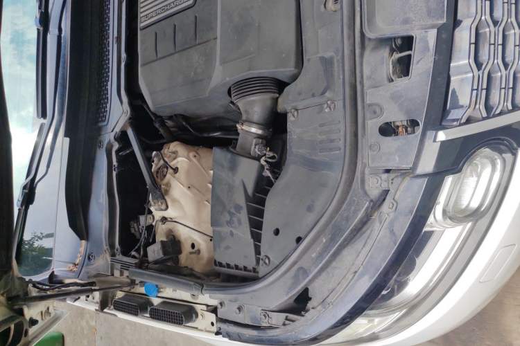 Used Land Rover Range Sport 2014 3.0 SC V6 HSE Engine Bay Right