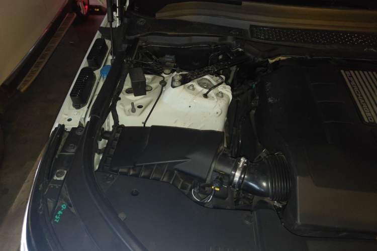 Used Land Rover Range Sport 2014 3.0 SC V6 HSE Engine Bay Right