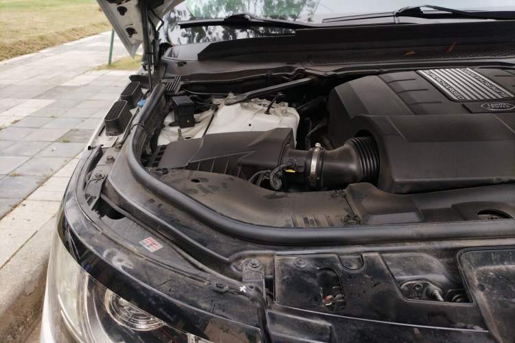 Used Land Rover Range Sport 2014 3.0 SC V6 HSE DYNAMIC Engine Bay Right