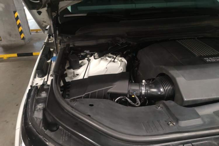 Used Land Rover Range Sport 2014 3.0 SC V6 HSE DYNAMIC Engine Bay Right