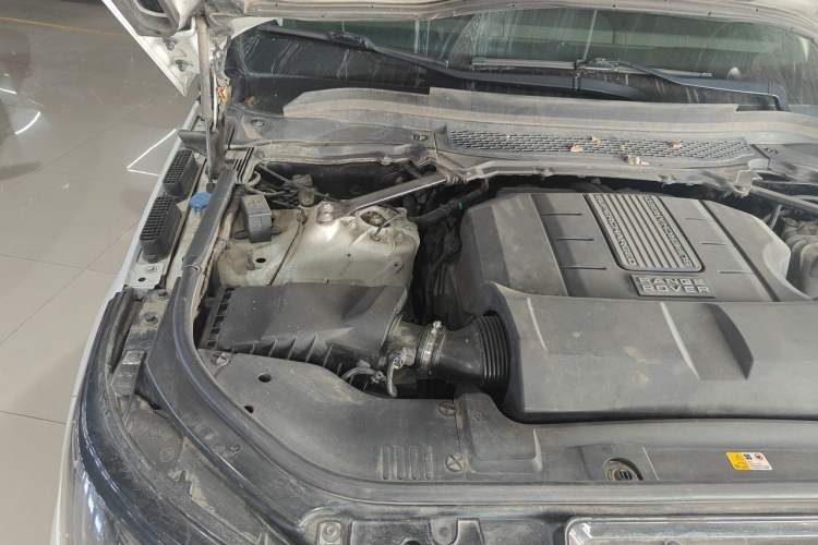 Used Land Rover Range Sport 2014 3.0 SC V6 HSE Engine Bay Right