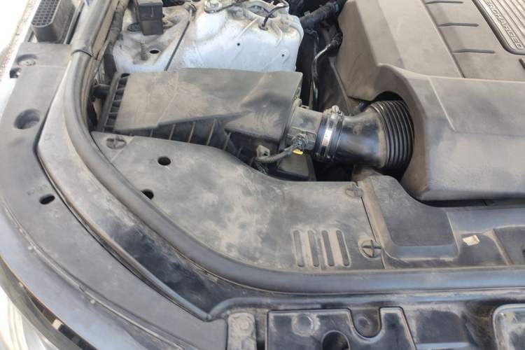 Used Land Rover Range Sport 2014 3.0 SC V6 HSE Engine Bay Right