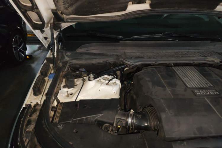 Used Land Rover Range Sport 2014 3.0 SC V6 HSE Engine Bay Right