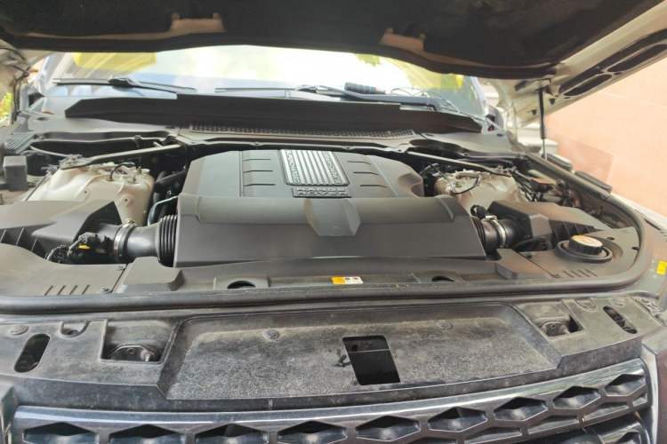 Used Land Rover Range Sport 2014 3.0 SC V6 HSE Engine Bay