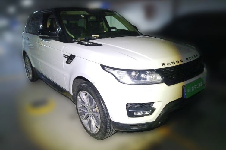Used Land Rover Range Sport 2014 3.0 SC V6 HSE Front Right 45 Deg