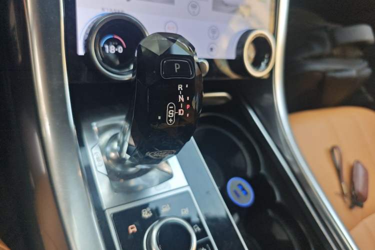 Used Land Rover Range Sport 2014 3.0 SC V6 HSE Gear Lever