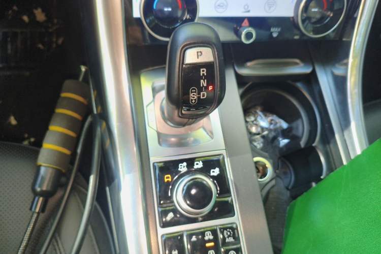 Used Land Rover Range Sport 2014 3.0 SC V6 HSE DYNAMIC Gear Lever