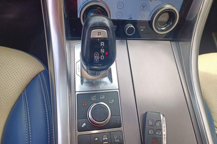 Used Land Rover Range Sport 2014 3.0 SC V6 HSE Gear Lever
