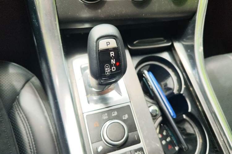 Used Land Rover Range Sport 2014 3.0 SC V6 HSE DYNAMIC Gear Lever