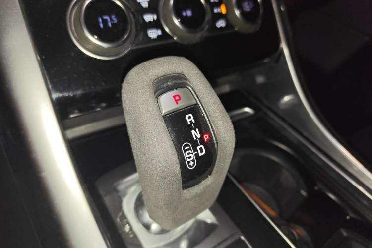 Used Land Rover Range Sport 2014 3.0 SC V6 HSE Gear Lever