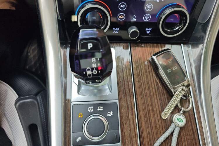 Used Land Rover Range Sport 2014 3.0 SC V6 HSE Gear Lever