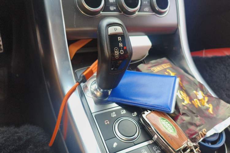 Used Land Rover Range Sport 2014 3.0 SC V6 HSE DYNAMIC Gear Lever