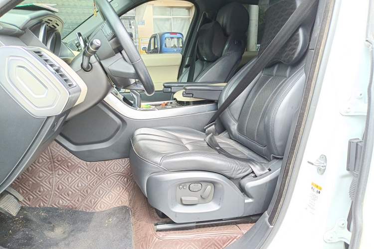 Used Land Rover Range Sport 2014 3.0 SC V6 HSE Left Front Seat