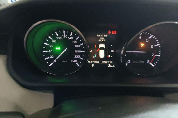 Used Land Rover Range Sport 2014 3.0 SC V6 HSE Odometer Close Up