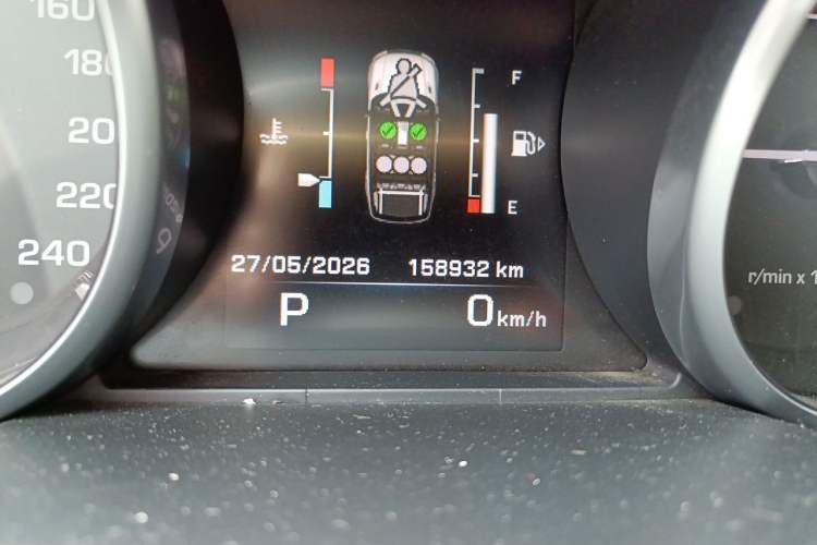 Used Land Rover Range Sport 2014 3.0 SC V6 HSE Odometer Close Up