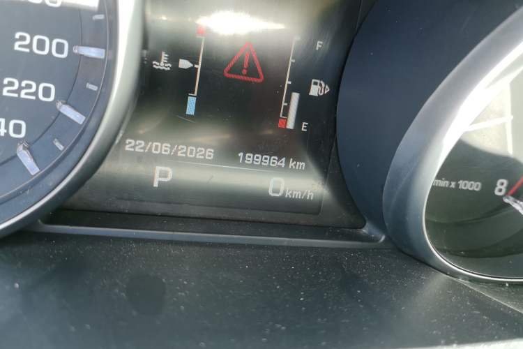 Used Land Rover Range Sport 2014 3.0 V6 SC Gasoline Version HSE Odometer Close Up