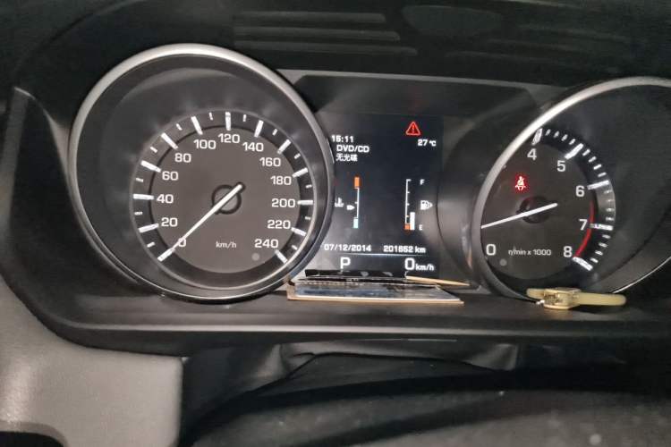 Used Land Rover Range Sport 2014 3.0 SC V6 HSE Odometer Close Up
