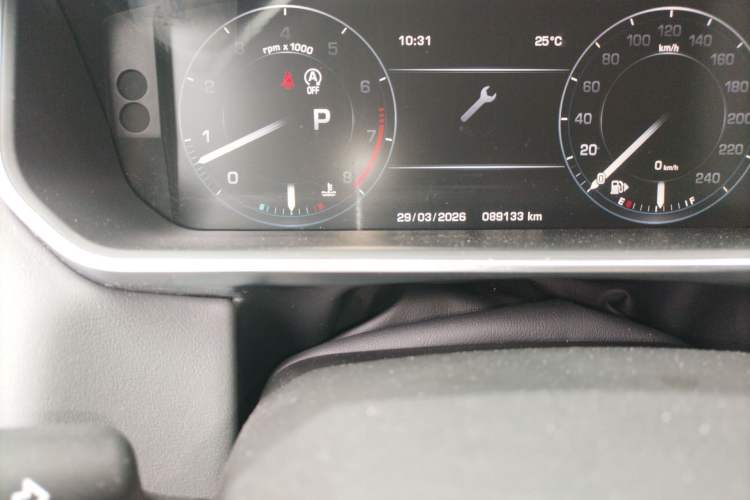 Used Land Rover Range Sport 2014 3.0 SC V6 HSE DYNAMIC Odometer Close Up