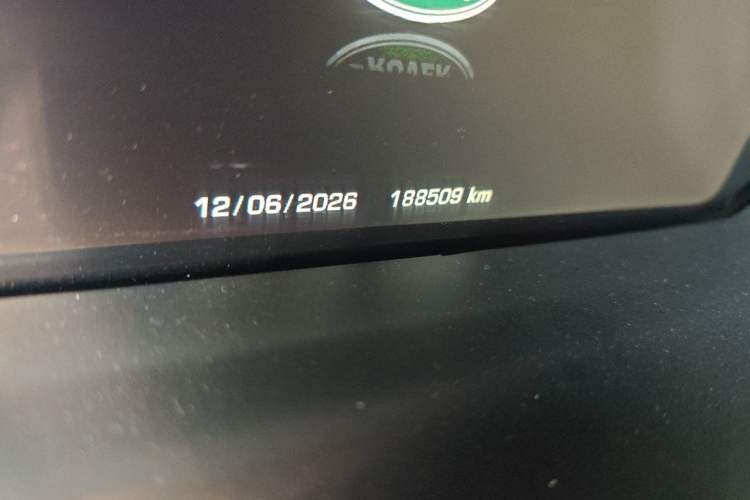 Used Land Rover Range Sport 2014 3.0 SC V6 HSE Odometer Close Up
